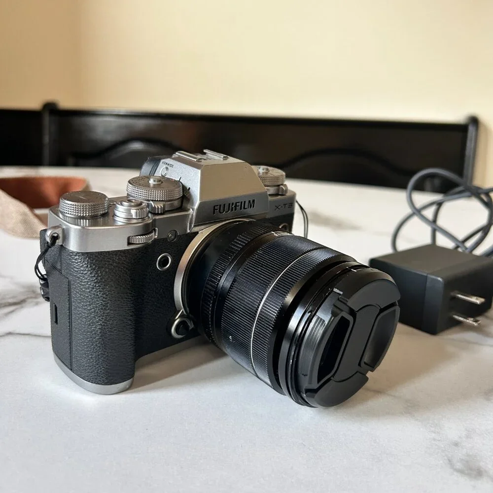 Fujifilm Silver and Black Mirrorless Camera with Lens and Charger Kit